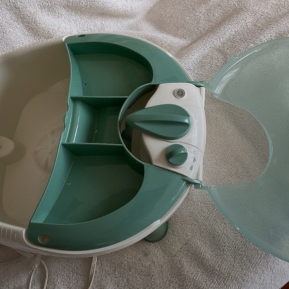 Green and White Foot Spa - Picture 5 of 7